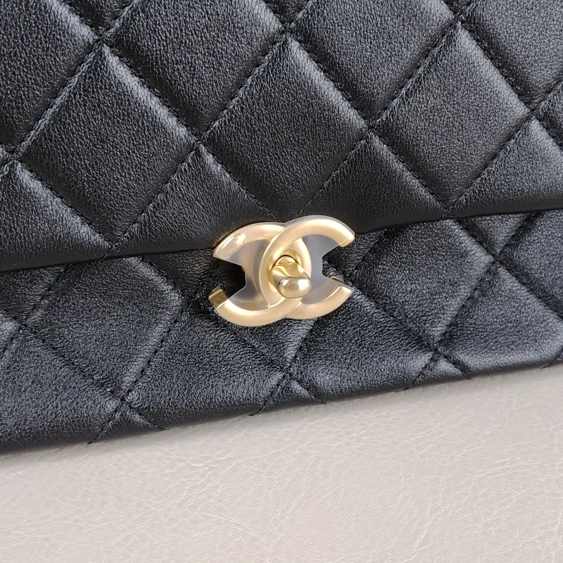 Chanel Crossbody Bag 23s Black Lambskin One Size 21 × 8 × 14 cm — detail view 3 of 12