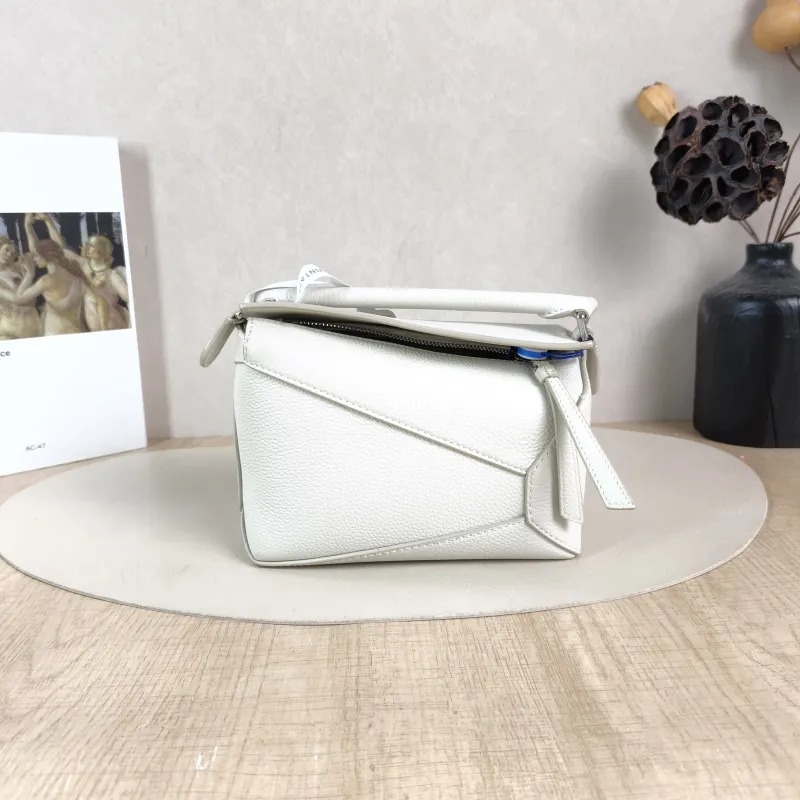 LOEWE Crossbody Bag Puzzle White CC alfskin Mini 18 × 8 × 12.5 cm