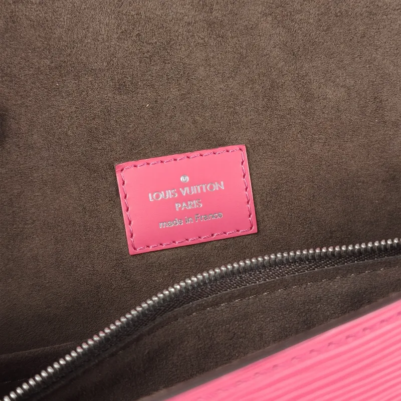 Louis Vuitton Crossbody Bag CLUNY Red Calfskin BB 28 × 10 × 20 cm — detail view 8 of 14