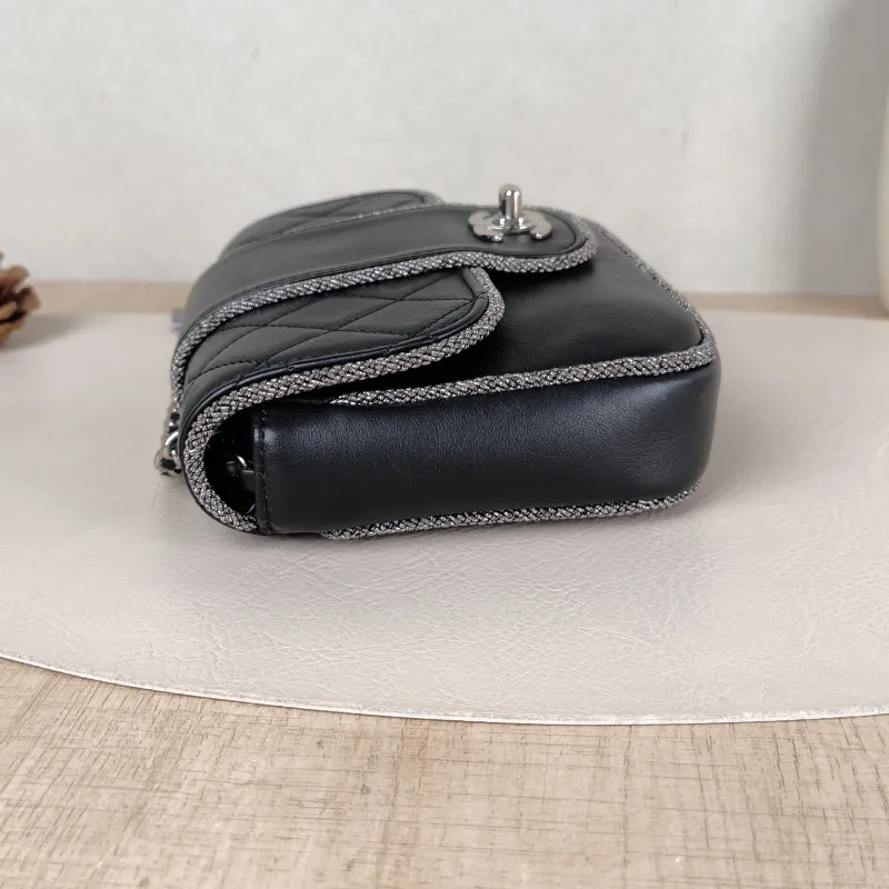 Chanel Crossbody Bag Black Lambskinmini17 × 8 × 13.5 cm — detail view 11 of 13