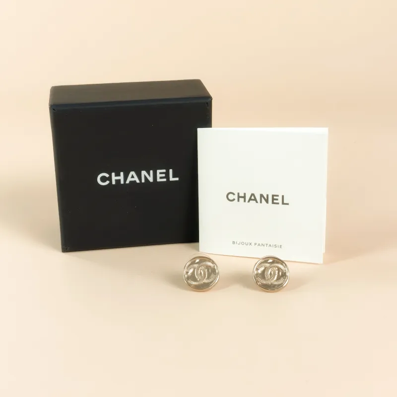 Chanel Earrings Gold One Size — cover view 5 of 6