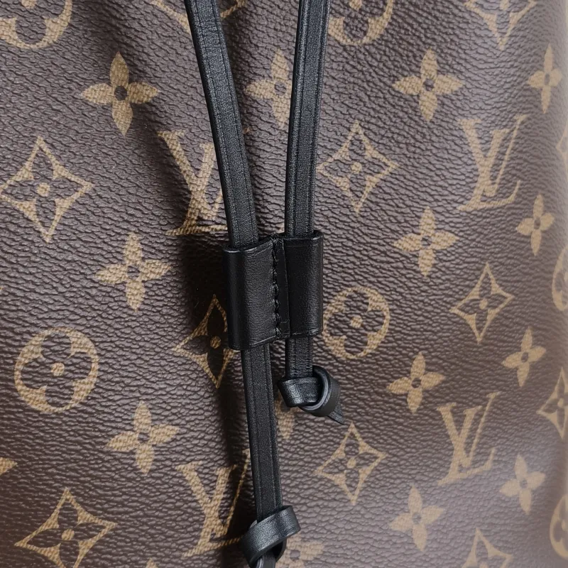 Louis Vuitton Shoulder Bag NÉONOÉ Bucket Bag Black PVC Medium 26 × 17.5 × 26 cm — detail view 5 of 10