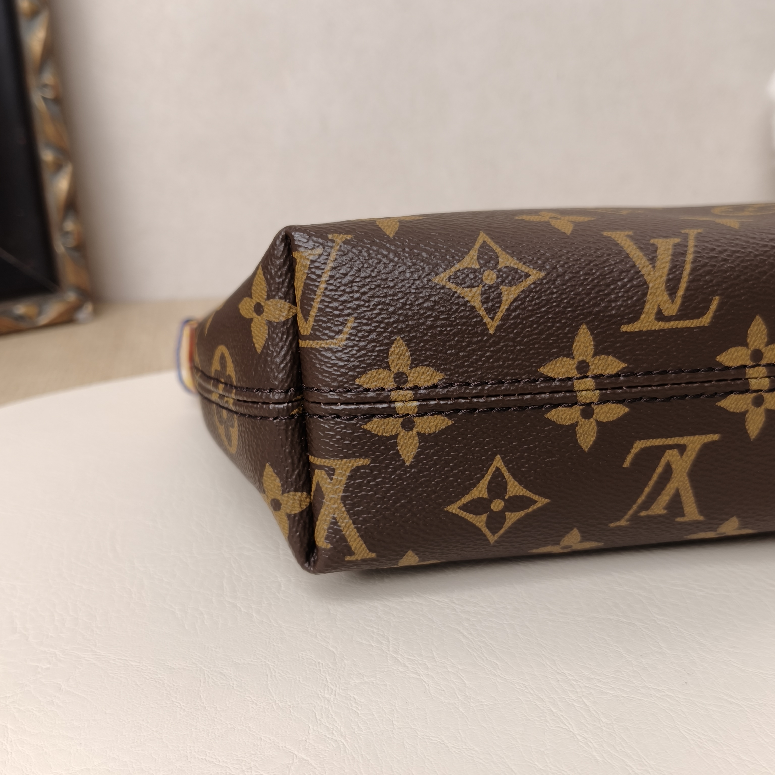 Louis Vuitton Shoulder Bag Pochette Hills Monogram PVC One Size18.5 × 6.5 × 11 cm — cover view 2 of 9