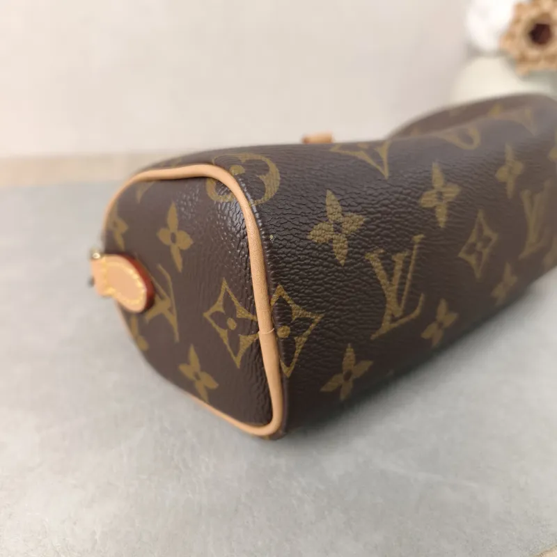 Louis Vuitton Crossbody Bag Speedy Nano Shoulder Strap PV Cnano16 × 7.5 × 10 cm — detail view 1 of 13