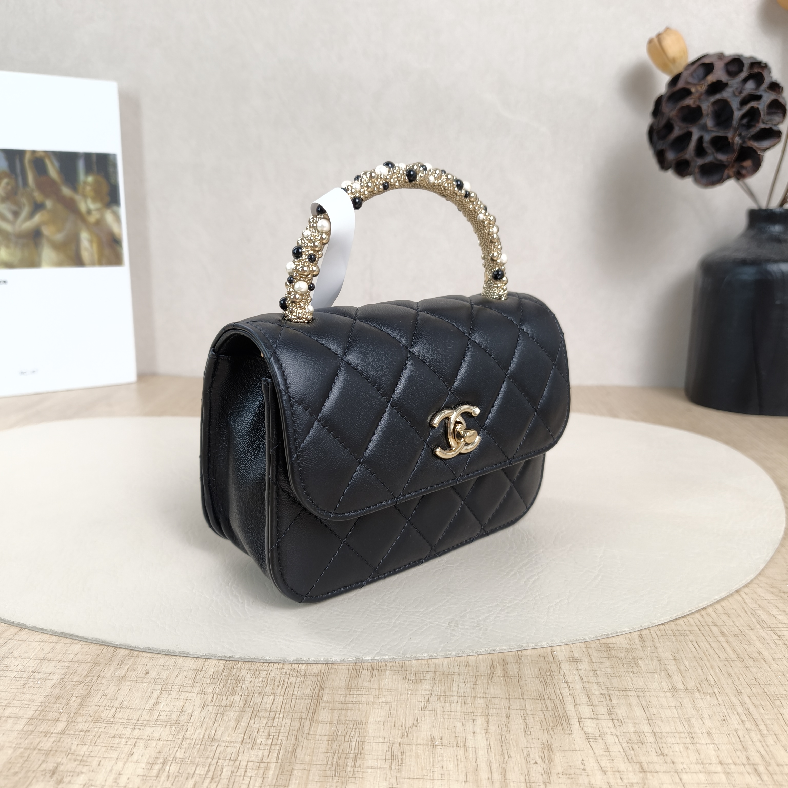 Chanel Crossbody Bag26c Pearl Black Lambskinmini15 × 5.5 × 10.5 cm — cover view 2 of 5