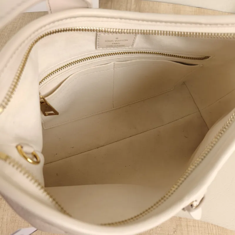 Louis Vuitton Crossbody Bag Carryall Calfskin Small29.5 × 12 × 24 cm — detail view 13 of 14