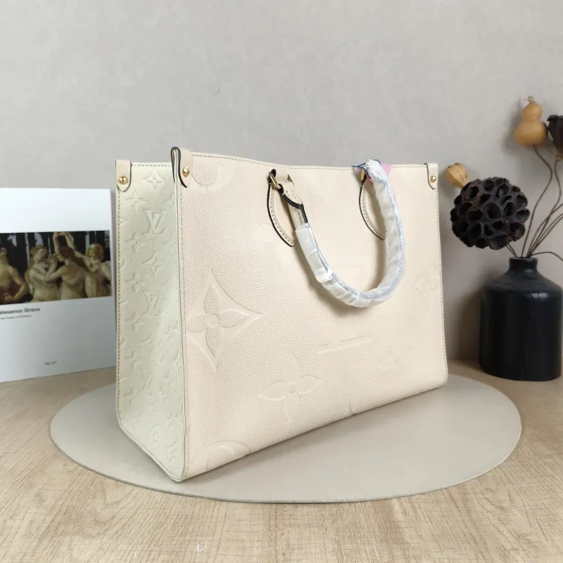 Louis Vuitton Shoulder Bag Onthego Medium White Empreinte Embossed Calfskin Medium 35 × 14 × 27 cm — cover view 4 of 5