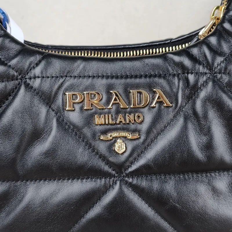PRADA Shoulder Bag Re-Edition Black Lambskin 22 × 8 × 16 cm — detail view 3 of 11