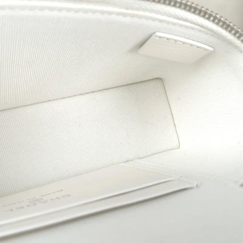 Chanel Crossbody Bag26s lp Box Bag Top Handle Crossbody Bag White Calfskin One Size 19.5 × 5 × 17 cm — detail view 11 of 15