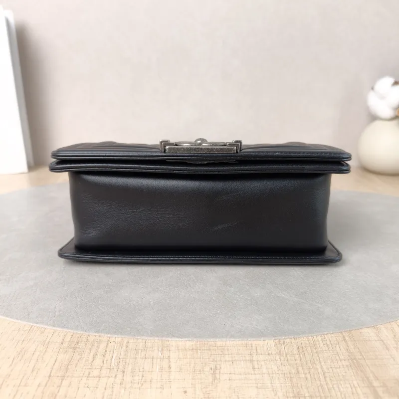 Chanel Crossbody Bag Le Boy​Black Lambskin Small20.5 × 8.5 × 12 cm — cover view 5 of 5