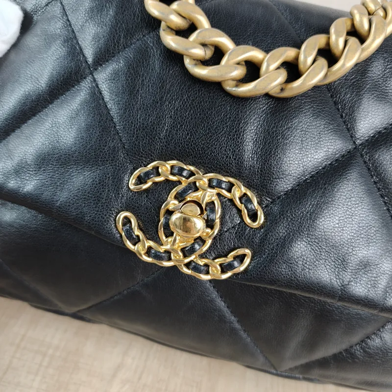 Chanel Crossbody Bag19Bag Black SL ambskin Small26 × 9 × 16 cm — detail view 11 of 13