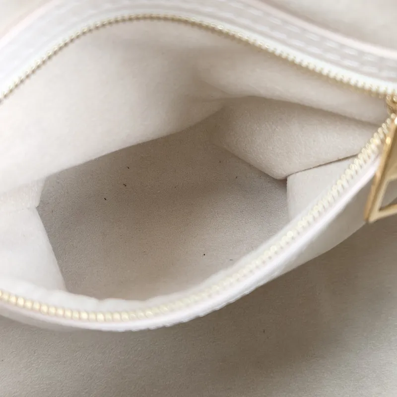 Louis Vuitton Bag — detail view 8 of 14