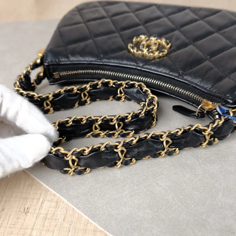 Chanel Shoulder Bag hobo 19 Black Lambskin Small 20 × 4.5 × 13 cm — detail view 7 of 11