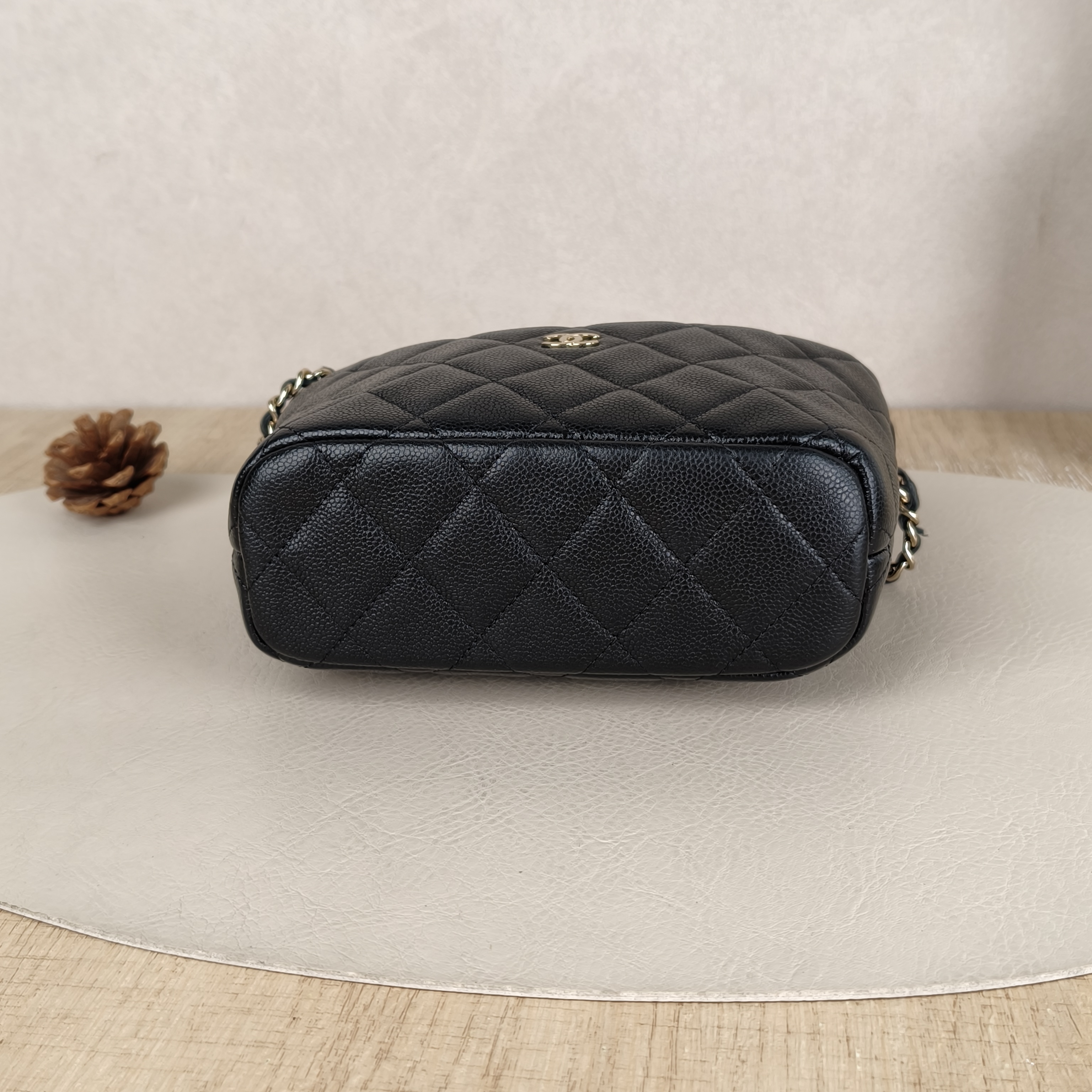 Chanel Crossbody Bag25c Vanity Case Bag Black Grained Calfskin One Size21.5 × 7.5 × 19 cm — cover view 7 of 8