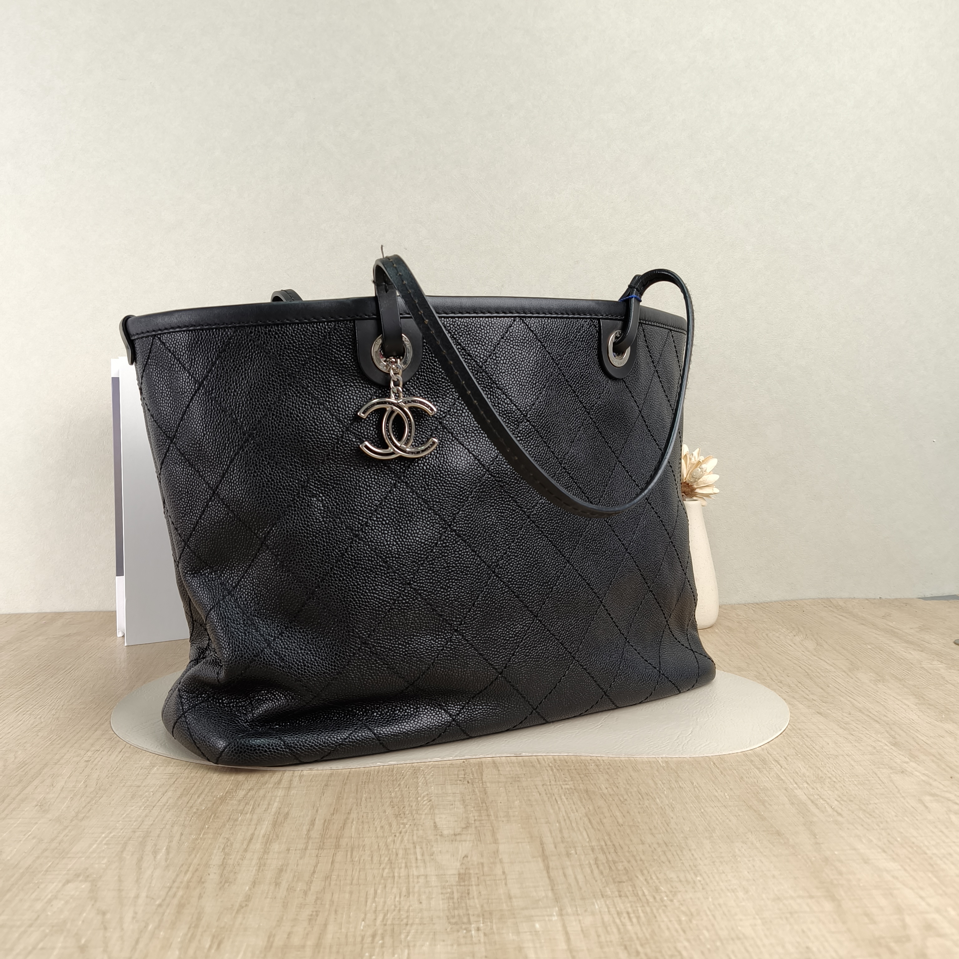 Chanel Shoulder Bag Tote Bag Black Calfskin One Size43 × 18 × 29 cm — cover view 3 of 4