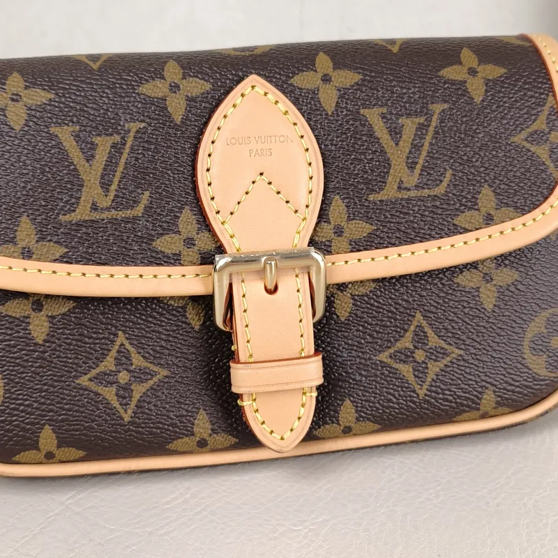 Louis Vuitton Crossbody Bag Diane Baguette Bag Monogram PVC nano 19 × 6 × 10.5 cm — detail view 1 of 12