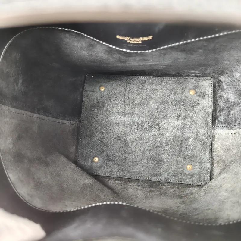 SAINT LAURENT Shoulder Bag LE 37 Black Calfskin Medium20 × 16 × 25 cm — detail view 4 of 12