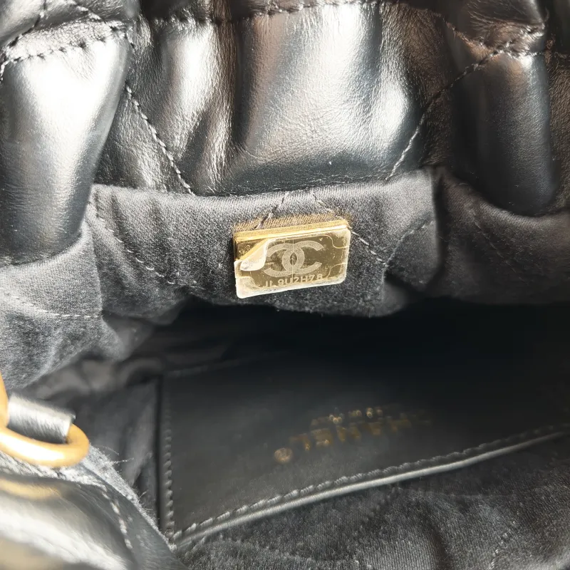Chanel Shoulder Bag 22Bag Black CC alfskin Mini 20 × 6 × 19 cm — detail view 9 of 12