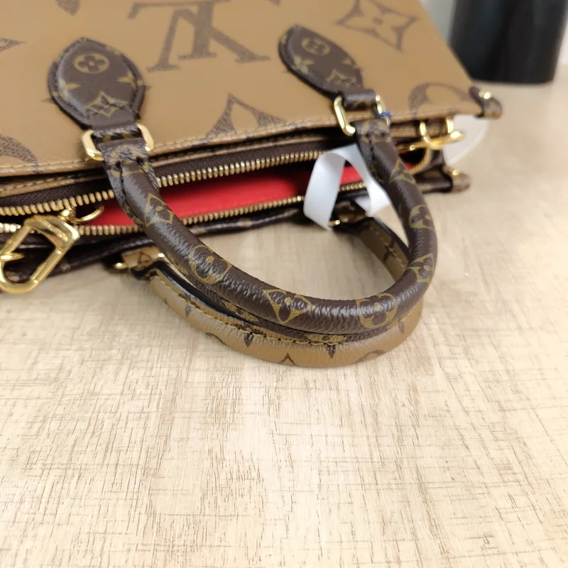 Louis Vuitton Crossbody Bag Onthego East West Monogram PVC Small25 × 10 × 13 cm — detail view 8 of 13