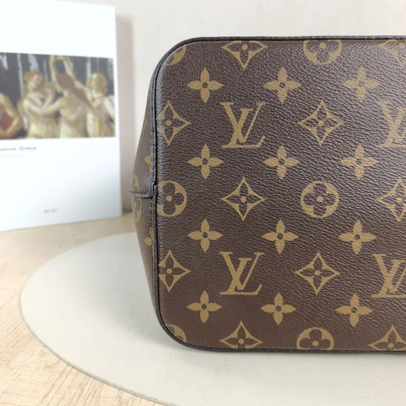 Louis Vuitton Shoulder Bag NÉONOÉ Bucket Bag PVC Medium 26 × 17.5 × 26 cm — detail view 7 of 11