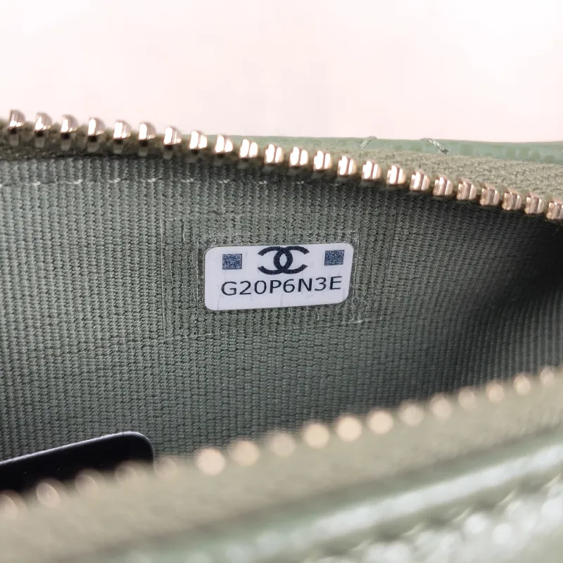 Chanel Crossbody Bag Green Grained Calfskin One Size 21 × 5 × 12 cm — detail view 12 of 12