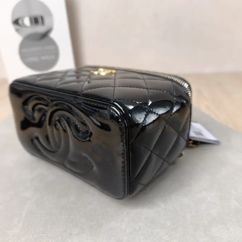 Chanel Crossbody Bag Edition Black Patent Leathermini16 × 8 × 9.5 cm — detail view 7 of 13