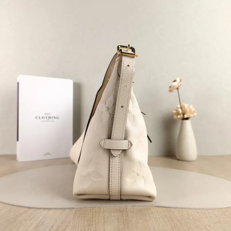 Louis Vuitton Crossbody Bag Carryall White Calfskin Small 29.5 × 12 × 24 cm — detail view 11 of 12