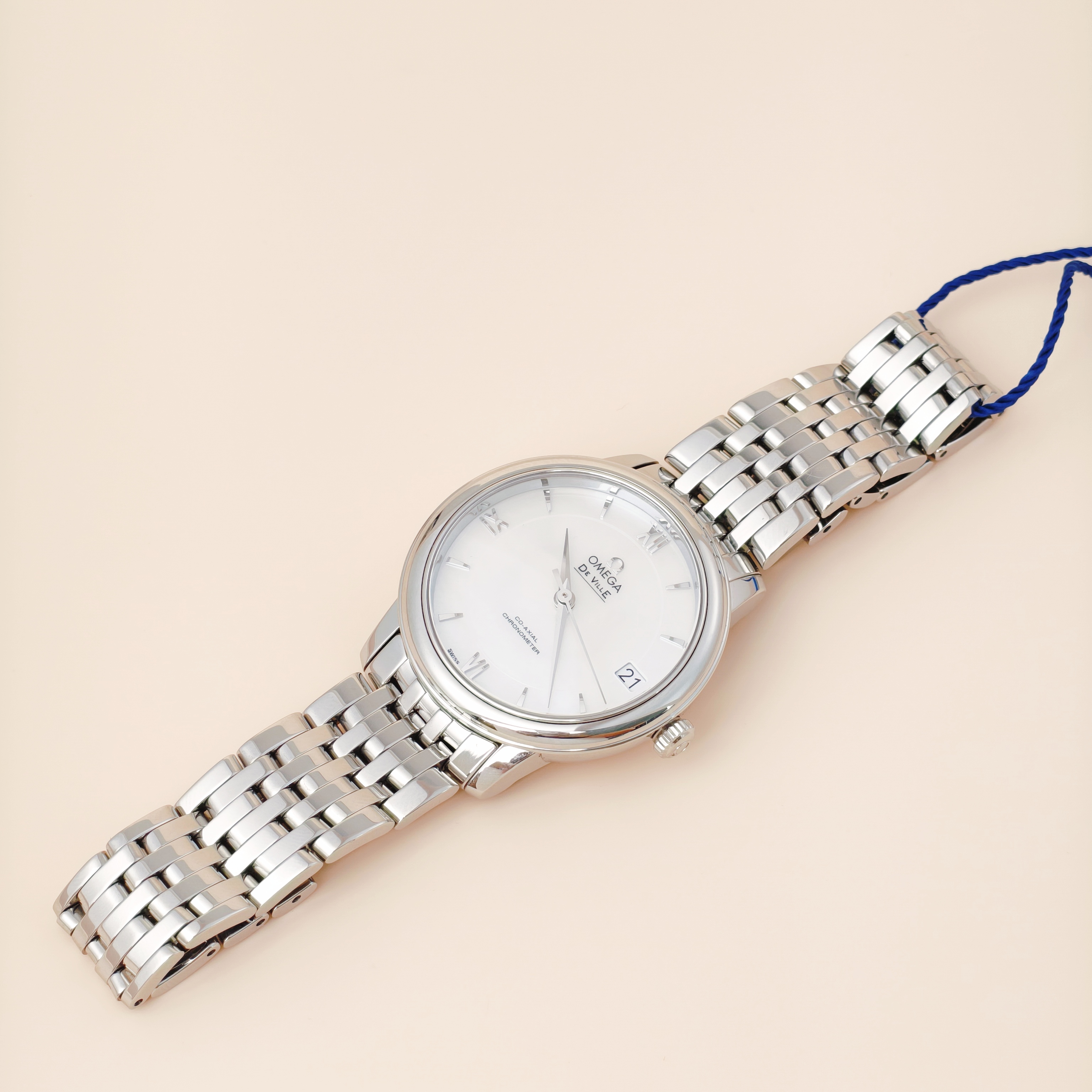 OMEGA Watch Collection Watch White Mother-of-Pearl One Size32.7mm — cover view 6 of 10