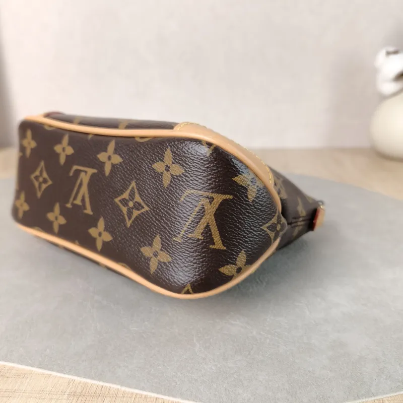 Louis Vuitton Crossbody Bag Boulogne PVC nano 19 × 8 × 13 cm — detail view 5 of 10