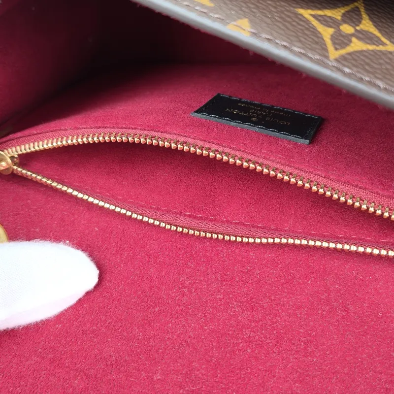 Louis Vuitton Crossbody Bag Passy Messenger Bag Monogram PVC Small 23 × 9 × 17 cm — detail view 15 of 15