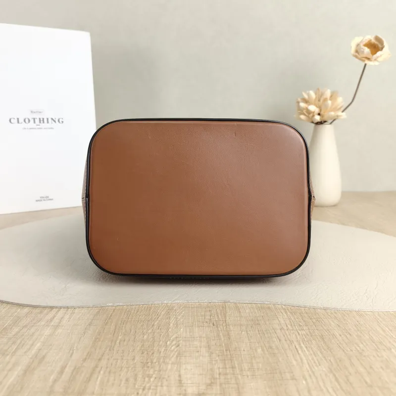 CELINE Shoulder Bag BUCKET TRIOMPHE Bucket Bag Calfskin Small17 × 10 × 22 cm — cover view 2 of 5