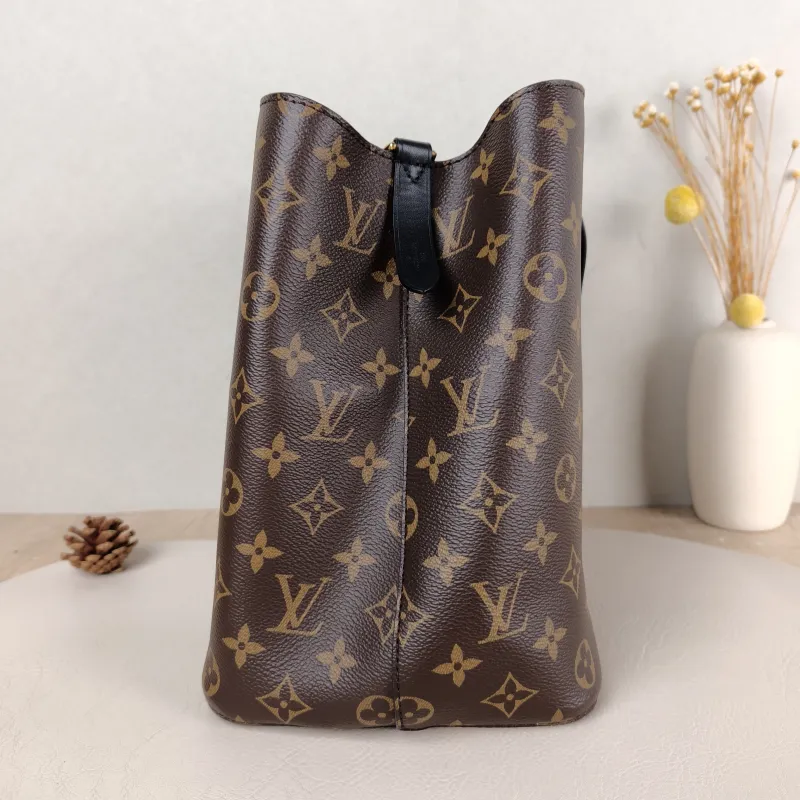 Louis Vuitton Shoulder Bag NÉONOÉ Bucket Bag Black PVC Medium 26 × 17.5 × 26 cm — detail view 3 of 10