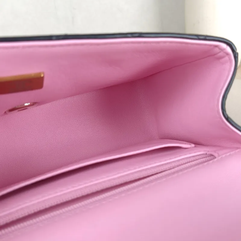 Chanel Crossbody Bag mini Black · Pink Lambskin mini 20 × 6 × 12 cm — detail view 8 of 14