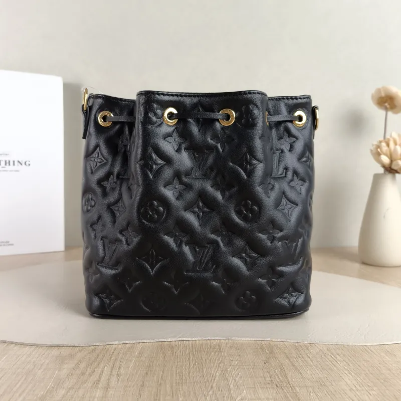 Louis Vuitton Shoulder Bag NÉONOÉ Bucket Bag Black Calfskin One Size 19.5 × 9 × 19.5 cm — cover view 4 of 5