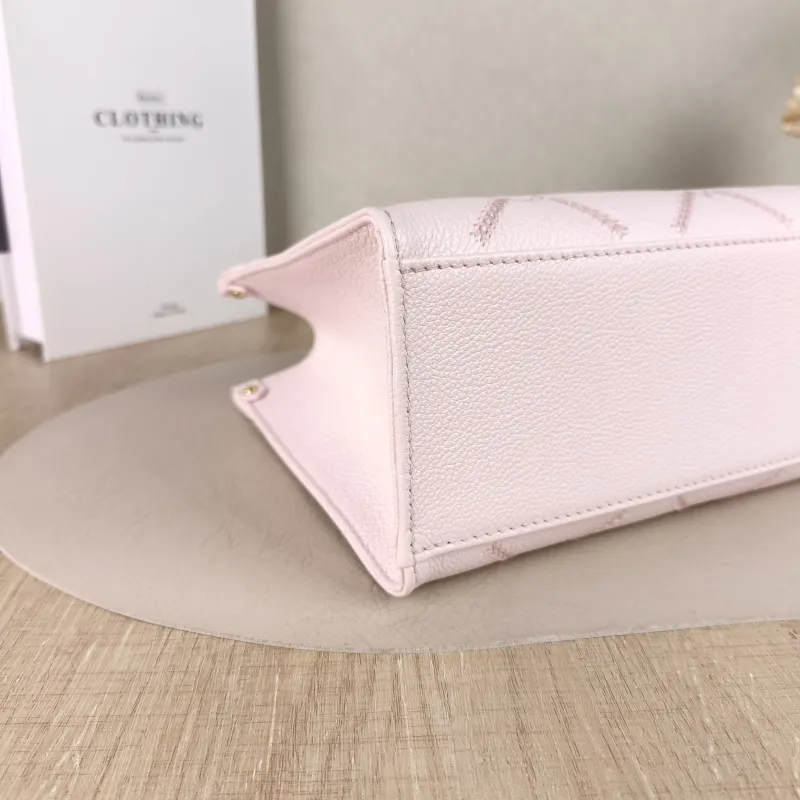 Louis Vuitton Shoulder Bag Onthego Pink Calfskin Small 25 × 11.5 × 19 cm — detail view 1 of 11