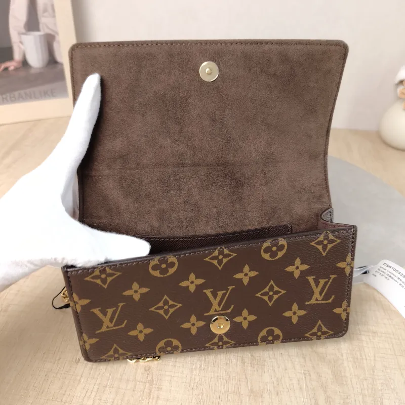 Louis Vuitton Crossbody Bag LILY Chain Bagwoc Monogram PVC 21 × 3.5 × 10.5 cm — detail view 1 of 10