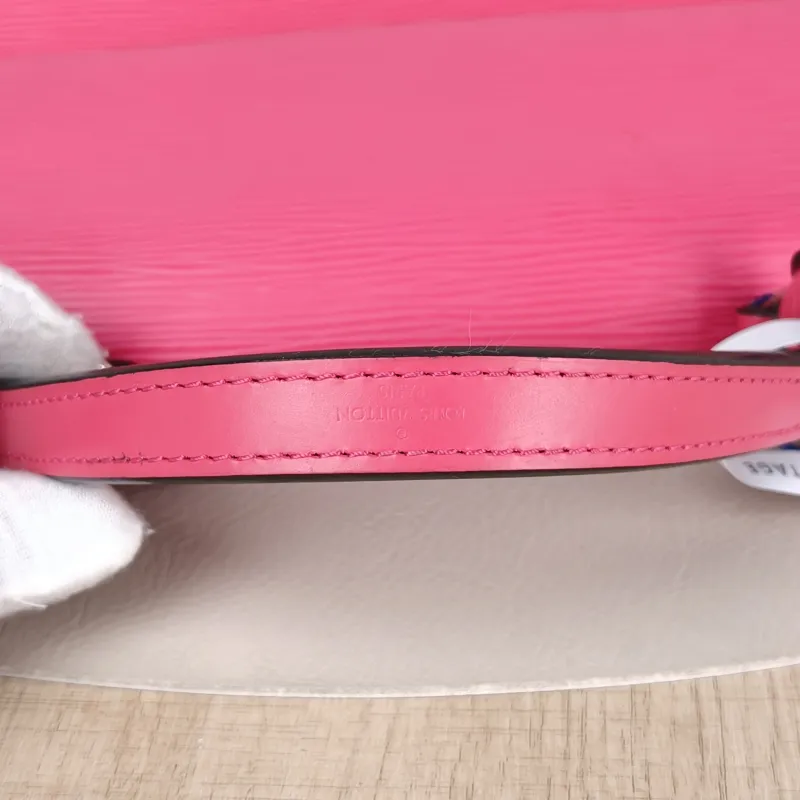 Louis Vuitton Crossbody Bag CLUNY Red Calfskin BB 28 × 10 × 20 cm — detail view 14 of 14