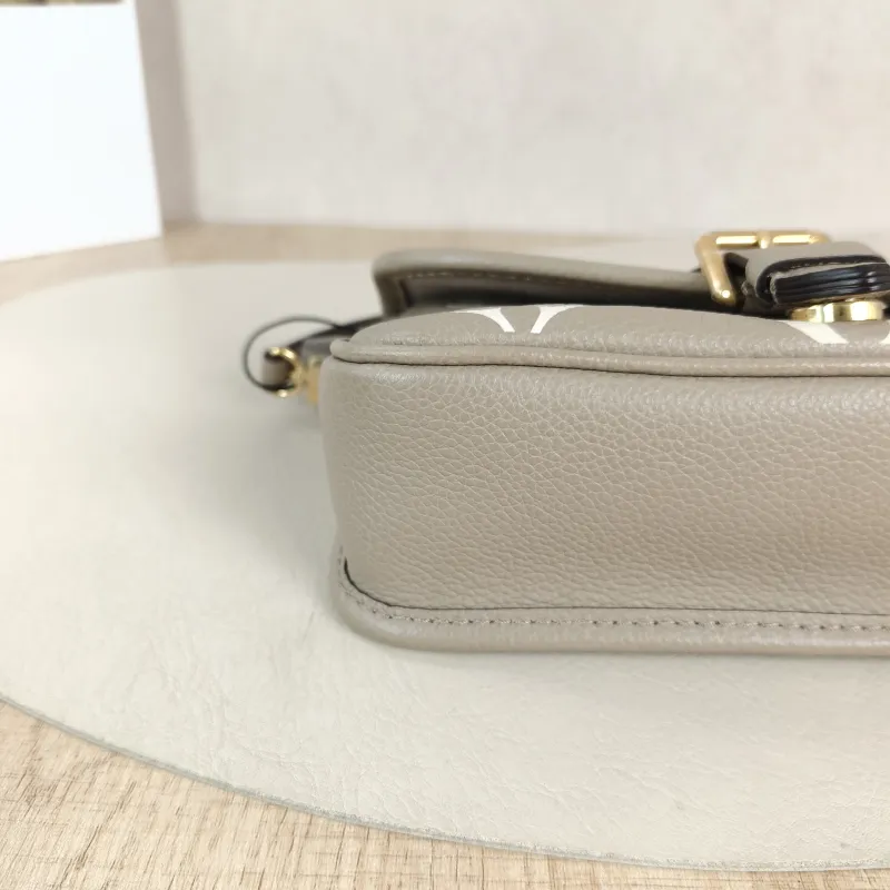 Louis Vuitton Crossbody Bag Diane Baguette Bag Empreinte Embossed Calfskin Monogramnano19 × 6 × 10.5 cm — detail view 1 of 12