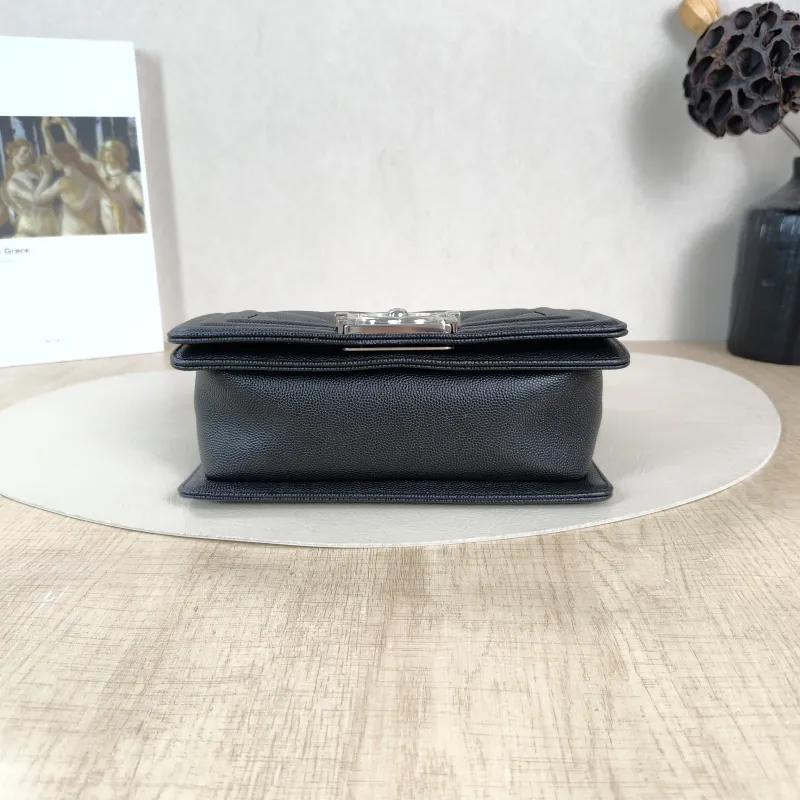 Chanel Crossbody Bag v leboy Black Grained Calfskin Small 20.5 × 8.5 × 12 cm 29 — cover view 5 of 5