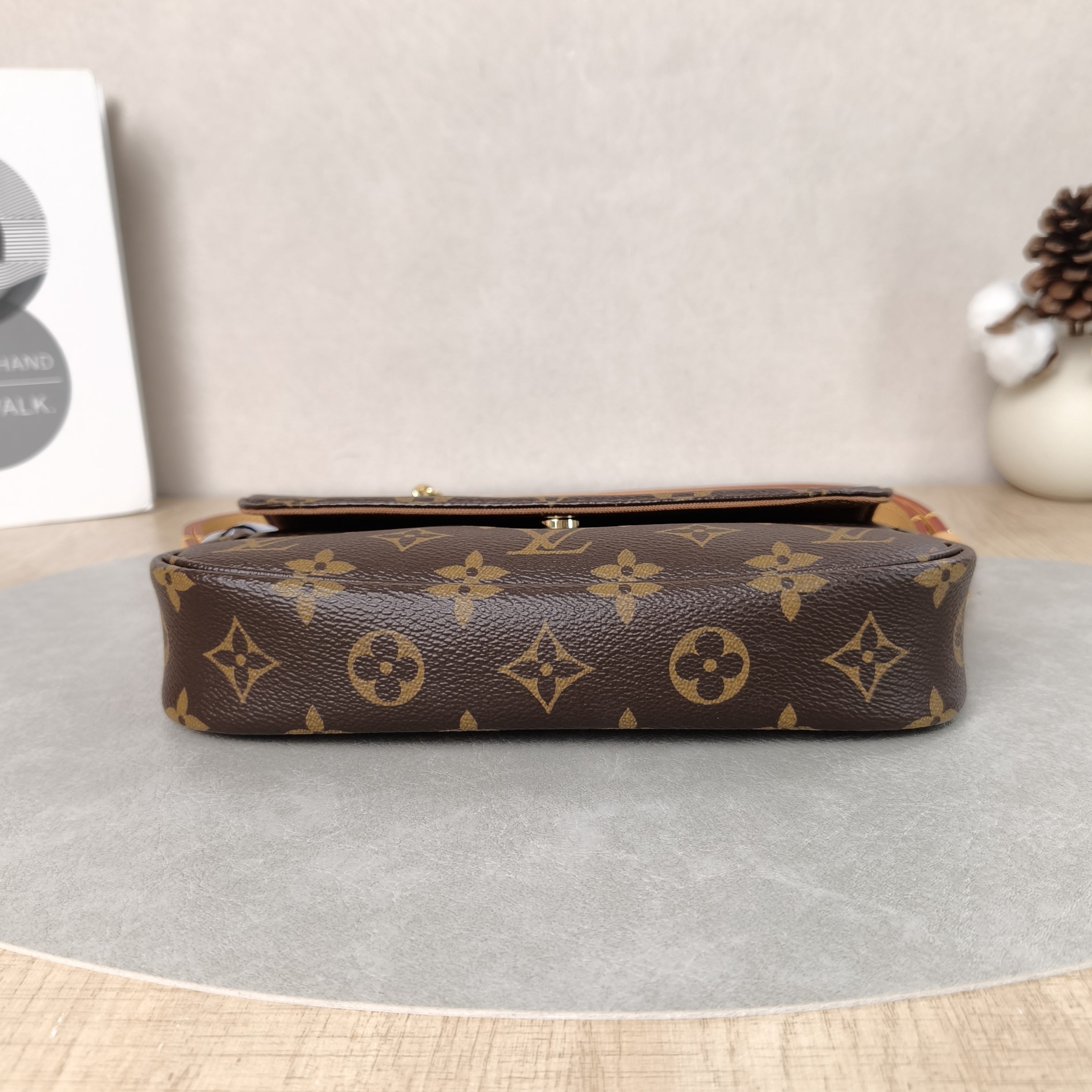 Louis Vuitton Crossbody Bag IVY Monogram PVC Small23.5 × 4.3 × 12 cm — cover view 4 of 6