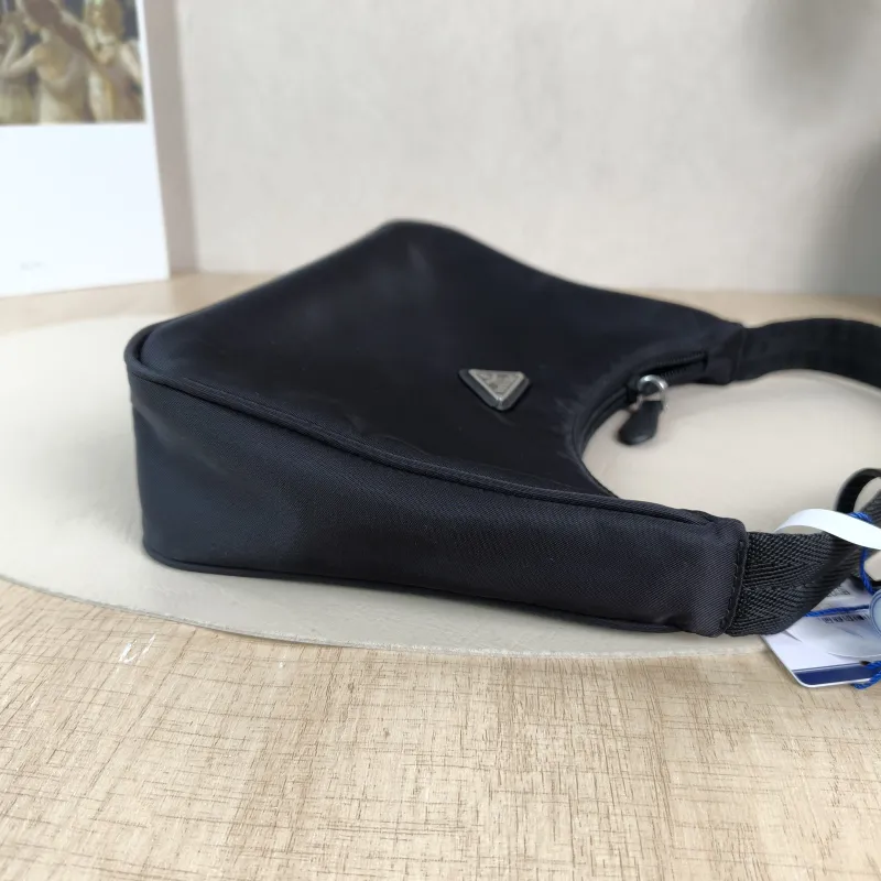 PRADA Shoulder Bag Re-Edition 2005 Hobo Black Nylonmini22 × 6.5 × 18 cm — detail view 4 of 11