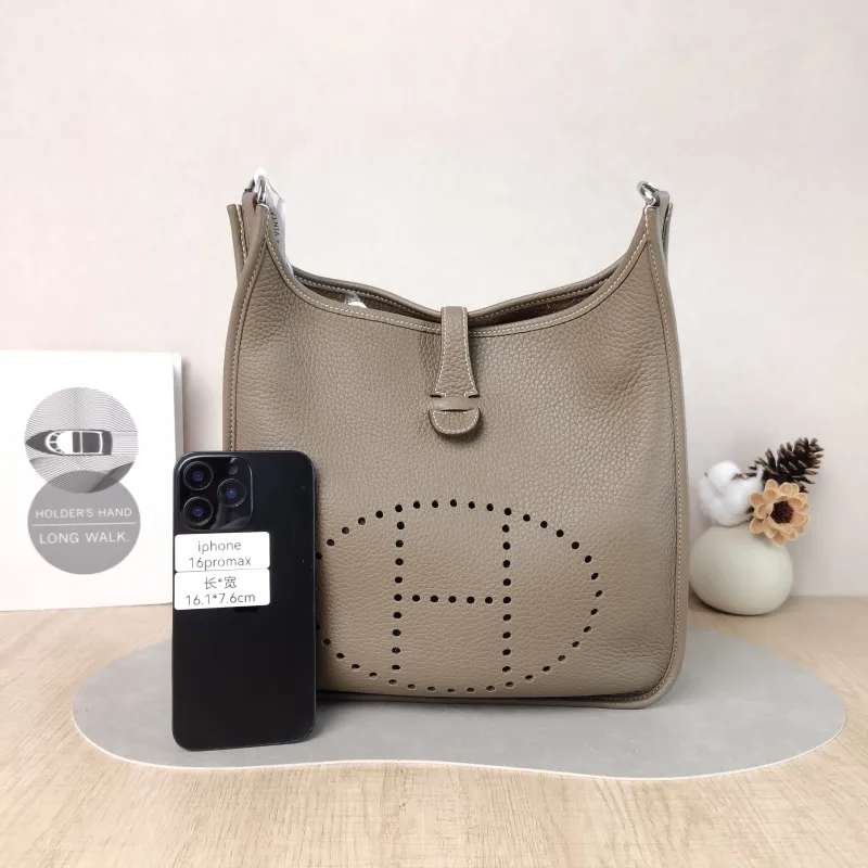 Hermès Crossbody Bag Evelyne 29 29 Taurillon Clemence TC Calfskin Small 29 × 8 × 30 cm W — cover view 3 of 6