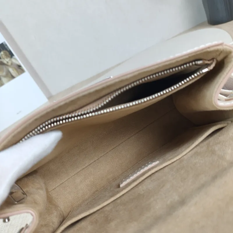 Louis Vuitton Crossbody Bag CLUNY White Epi Embossed Calfskin Mini 20 × 7.5 × 16 cm — detail view 2 of 14