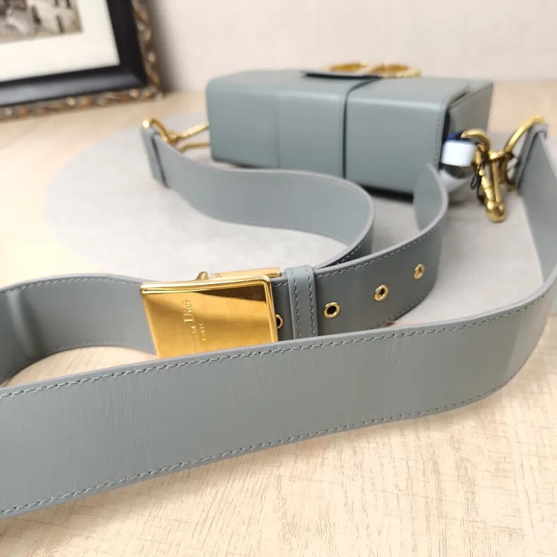 DIOR Crossbody Bag30Montaigne 30 Box Box Grey Calfskinmini17.5 × 5 × 11.5 cm — detail view 10 of 17