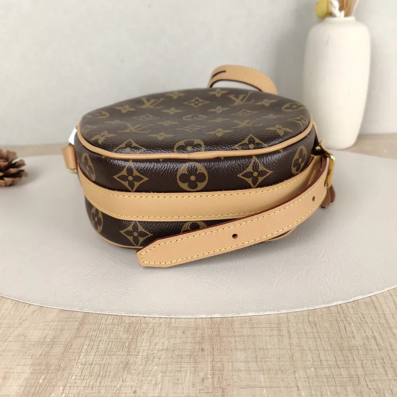 Louis Vuitton Crossbody Bag BOITE CHAPEAU SOUPLE Monogram PVC Small 17 × 8 × 17 cm — cover view 2 of 5