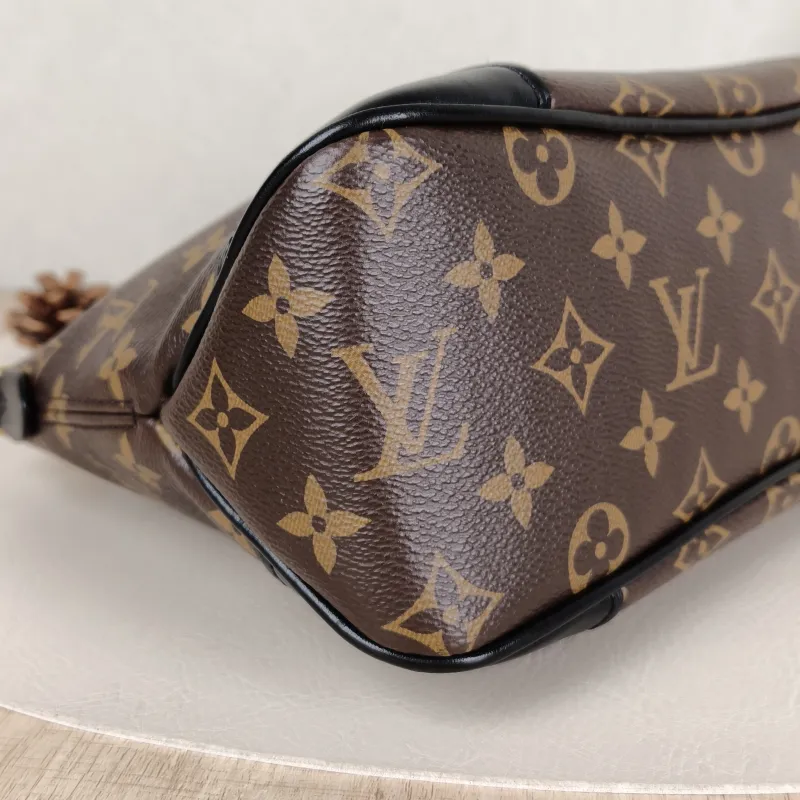 Louis Vuitton Crossbody Bag Boulogne PVC Small26 × 9.5 × 16 cm — detail view 6 of 10