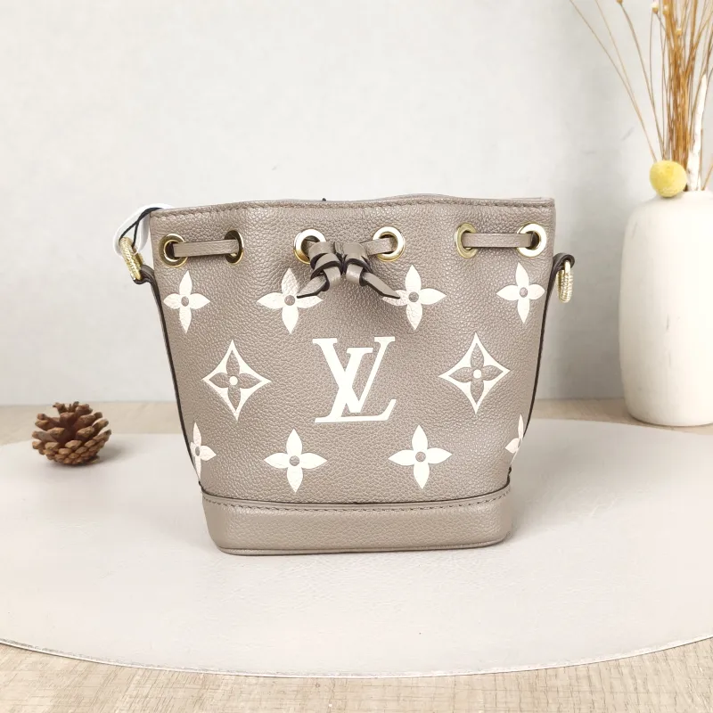 Louis Vuitton Crossbody Bag NANO NOÉ Bucket Bag Nano · White Empreinte Embossed Calfskin Monogramnano13 × 10 × 16 cm
