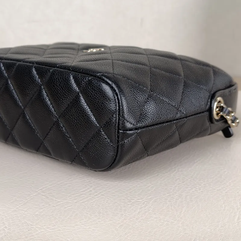 Chanel Crossbody Bag25c Vanity Case Bag Black Grained Calfskin One Size19 × 6 × 12.5 cm — detail view 11 of 14
