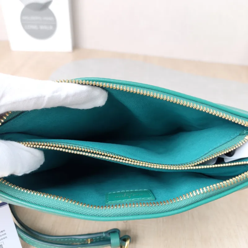 Louis Vuitton Crossbody Bag Coussin BB Green Lambskin BB21 × 7 × 16 cm — detail view 7 of 12