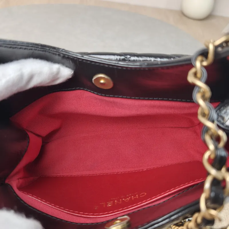 Chanel Crossbody Bag HOBO Black Waxed Leather Calfskin Small 19 × 6 × 17 cm — detail view 4 of 12